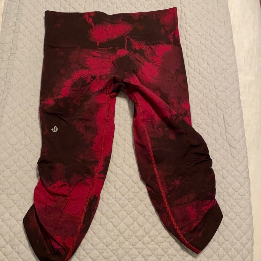 Lululemon crop in the flow workout leggings